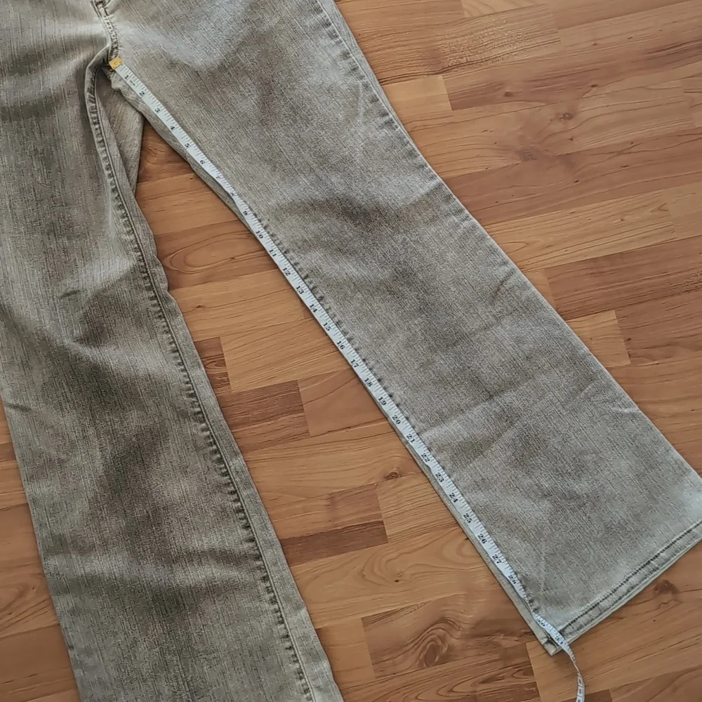 Chico's Platinum Denim Ultimate Fit Flare Leg Jeans 6 Pigment Khaki